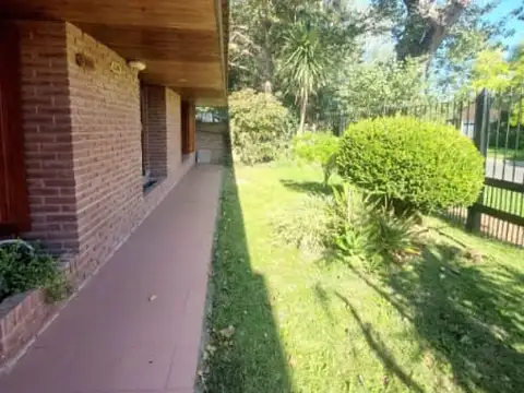 Casa en Venta con 3 cocheras