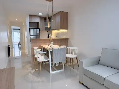 Departamento de tres ambientes a la calle con balcón, Gascón 2100, Plaza Colón