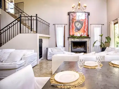 Altamira | Casa con pileta y jardín, doble altura – apta crédito