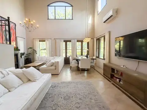 Casa 5 ambientes con 2 baños