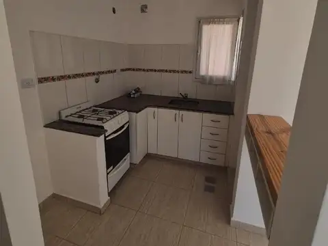 Depto Tipo Casa en Alquiler en General Fernandez Oro, $ 1.300.000