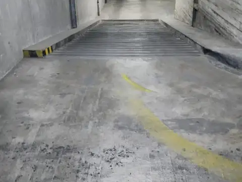 Cochera cubierta centro de las lomitas