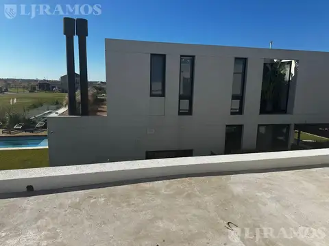 Casa en Venta con 6 cocheras
