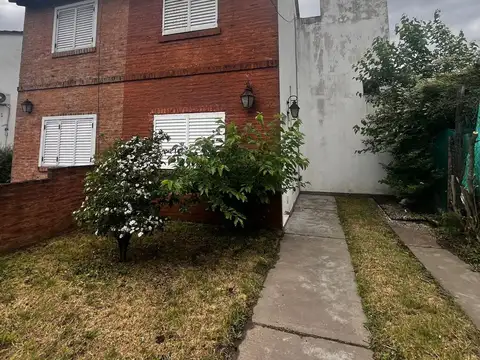 VENTA DE DUPLEX BARRIO PARQUE LOS NOGALES EZEIZA