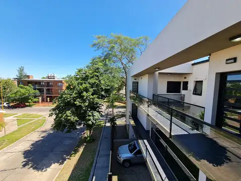 Diseño moderno, luminoso, estar comedor cocina, un dormitorio con vestidor, baño con bañera