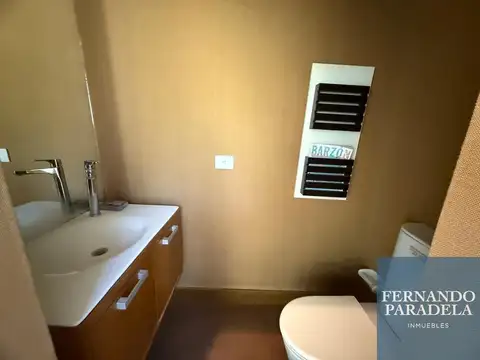 Casa 5 ambientes con 4 baños