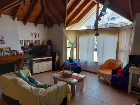 Casa 5 ambientes con 3 baños