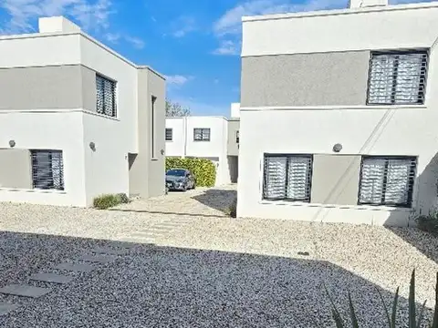 Depto Tipo Casa en Venta en Ituzaingó, USD 130.000