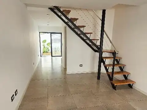Depto Tipo Casa en Venta con 1 cocheras