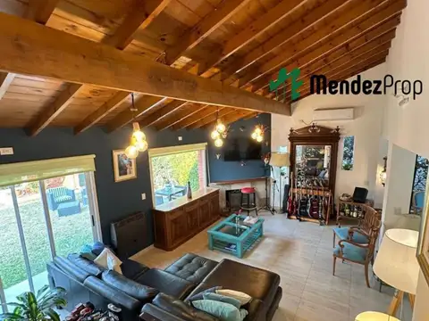 Casa en Venta con 2 cocheras