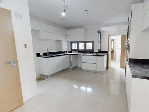 Departamento 4 ambientes con 3 baños