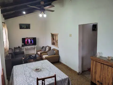 Casa 4 ambientes con 1 baño