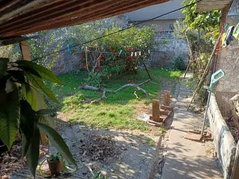 casa solida amplio lote