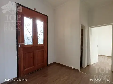 Casa en Alquiler con 3 cocheras