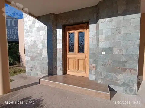 Casa en Alquiler con 1 cochera