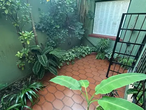 Casa de 8 ambientes en 2 plantas, con garage, pileta y mas 