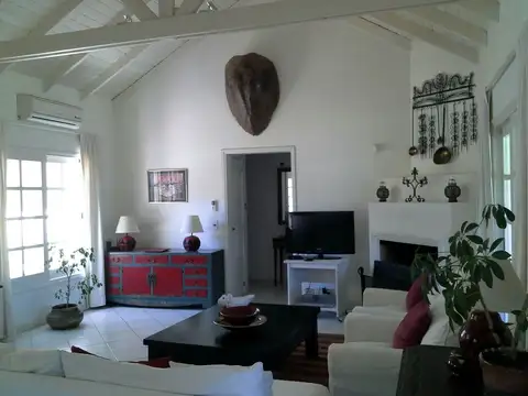 Hermosa Casa De 3 Dormitorios Más Dependencia En Alquiler Temporada, La Barra