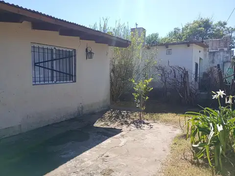 Casa 4 ambientes con 1 baño