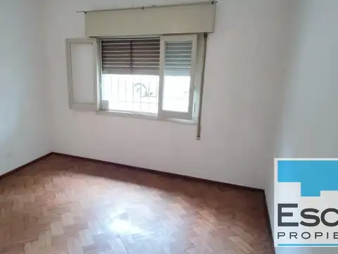 CASA DE DOS DORMITORIOS CON PATIO