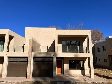 ¡VENTA! Dúplex en La Arbolada Hollywood -  2 Dormitorios ¡Muy Luminoso!