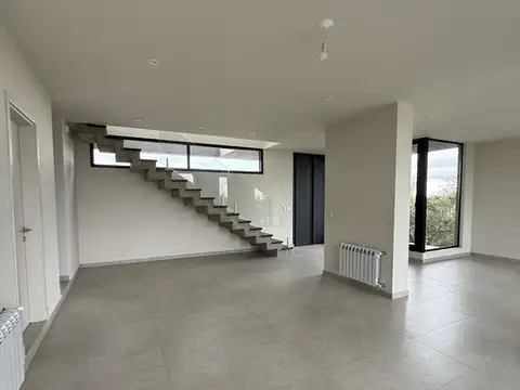 Casa 12 ambientes con 3 baños