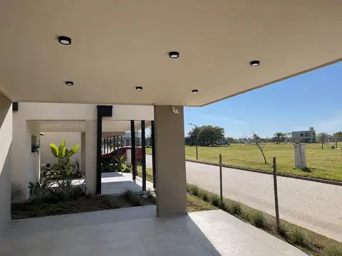 Casa 6 ambientes con 4 baños