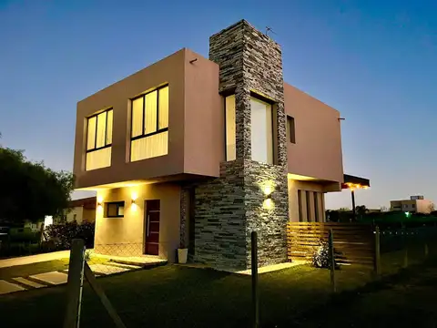 Casa en Venta en Pilar del Este - San Ramiro, USD 250.000