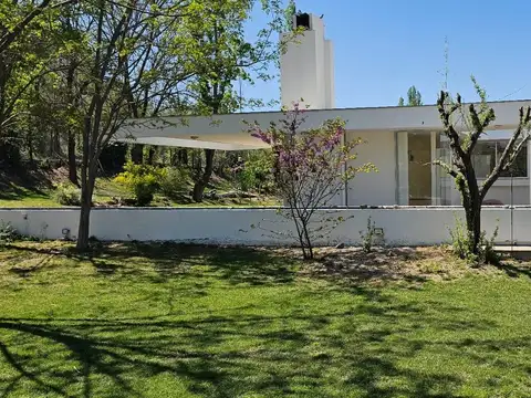 Excelente casa en Barrio Privado