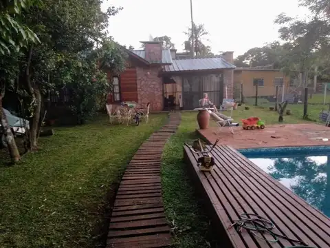 VENDO CASA EN AMPLIO TERRENO, QUINCHO Y PILETA, CANDELARIA MNES