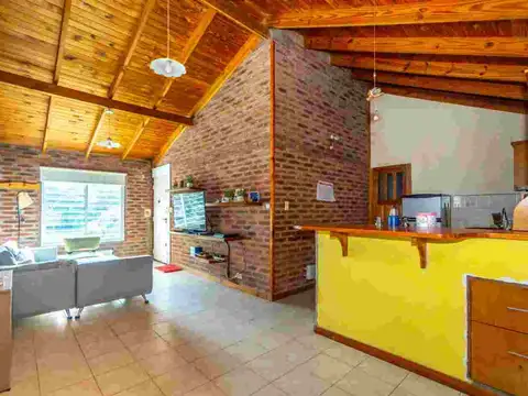 Casa en Venta con 2 cocheras