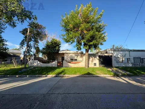Venta Casa 4 Amb en Adolfo Sourdeaux APTA CRÉDITO