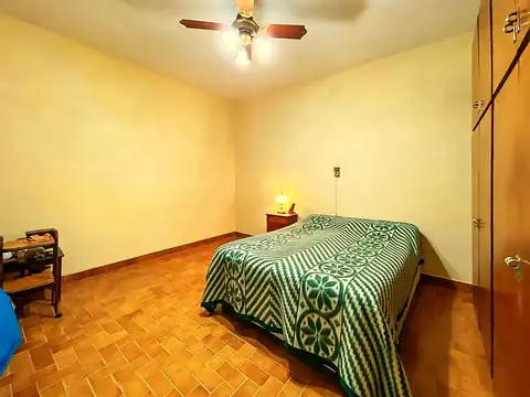 Casa 3 dormitorios con local y cochera doble