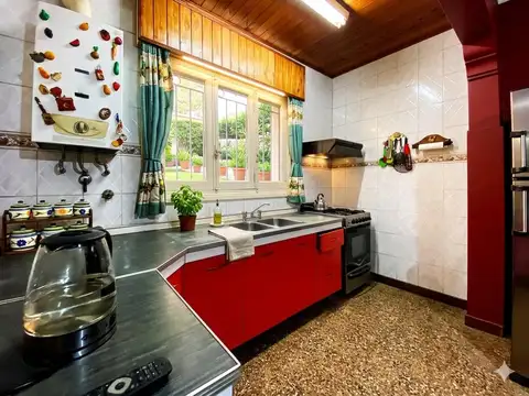 Casa 4 ambientes con 2 baños