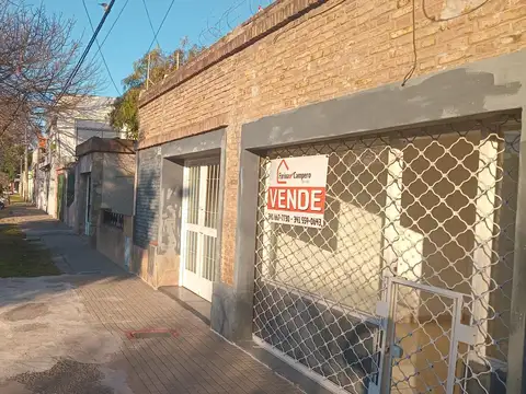 Casa de 3 dormitorios c/ cochera, patio y local a la calle
