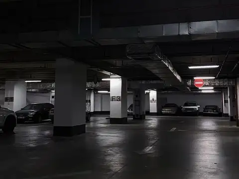 Cochera en Venta - Edificio Regatas -  Olivos