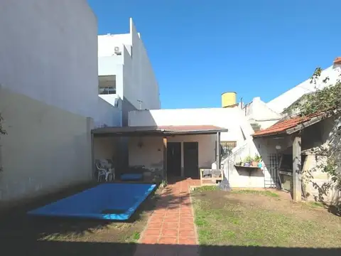 Casa en Venta en Villa Urquiza, a modernizar.