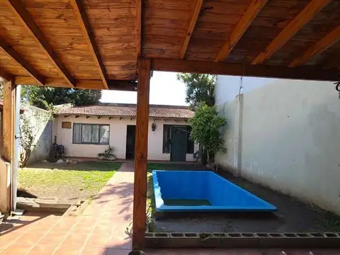 Casa en Venta en Villa Urquiza, a modernizar.