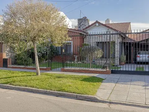 VENTA CASA C/ PISCINA JARDIN QUINCHO EN HURLINGHAM
