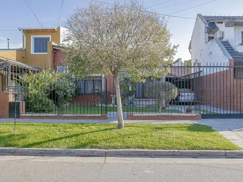 VENTA CASA C/ PISCINA JARDIN QUINCHO EN HURLINGHAM