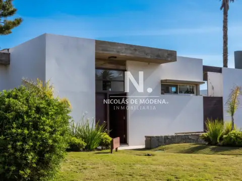 Casa en Venta en Punta Piedras, USD 870.000