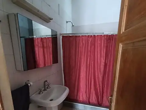 Casa en Alquiler con 2 cocheras