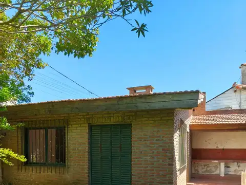 Casa 4 ambientes con 1 baño