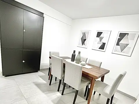 Departamento de Seis Ambientes con Patio y Balcon