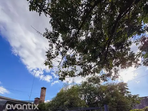 Casa 10 ambientes con 2 baños