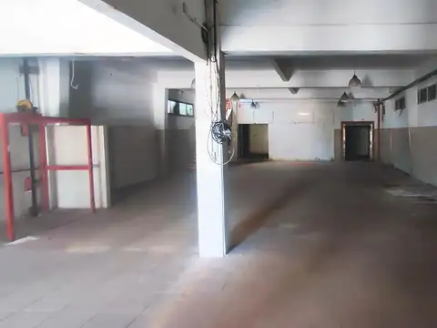 Galpon en Alquiler 30  mts Fondo