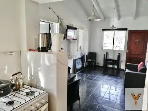 Casa 8 ambientes con 2 baños
