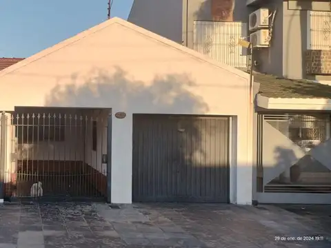 Dos casas sobre gran lote 