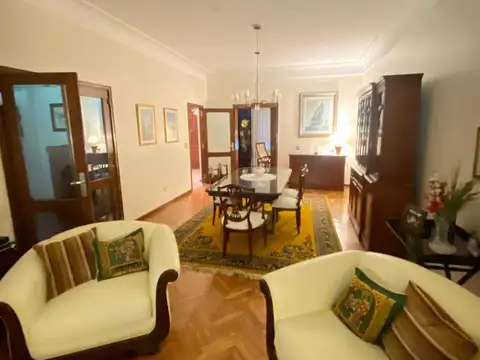 Casa 5 ambientes con 4 baños