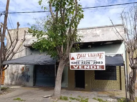 Casa con construcción a demoler.