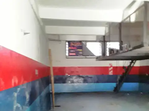 Venta local s/av.Crovara